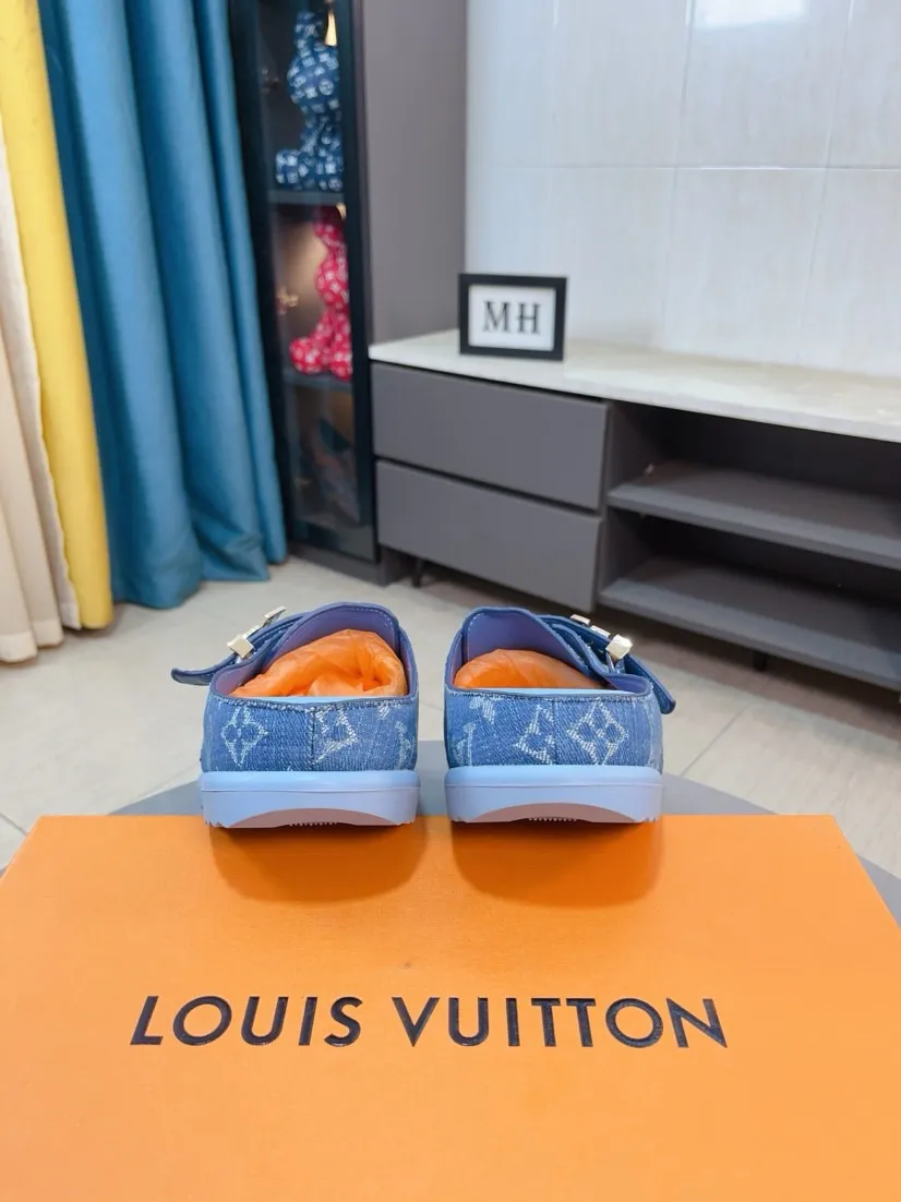 Men's shoes 💰360🌸🌸LV Easy 2025 new men's casual sandals and slippers, made of suede cow leather, with Monogram pattern to highlight the trendy style. Adjustable straps illuminated with LV letters, while a resilient insole and micro outsole provide lightweight comfort. Made of suede cow leather with embossed Monogram pattern and brand element metal hardware✅Adjustable straps➕Tough insole‼ ️Micro outsole. Comfortable and easy to wear‼ ️ size：38-45